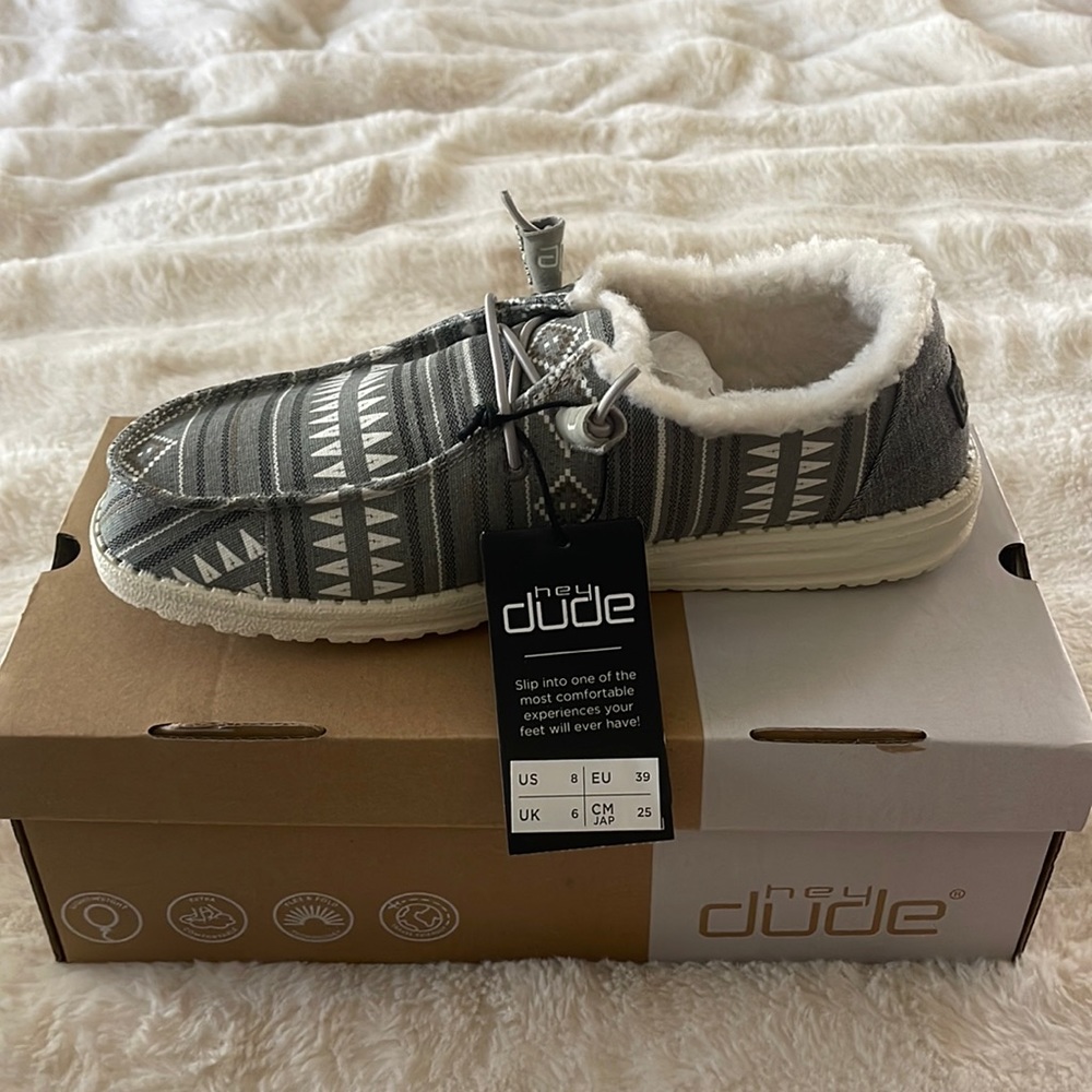 NWT Womens Hey Dudes